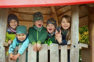 Abenteuerspielplatz am Dorfplatz (Holzschlag)