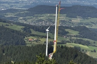 Eine gefhrte Wanderung zur Windkraftanlage auf dem Taubenkopf bietet die kostromgruppe und die Schauinslandbahn an