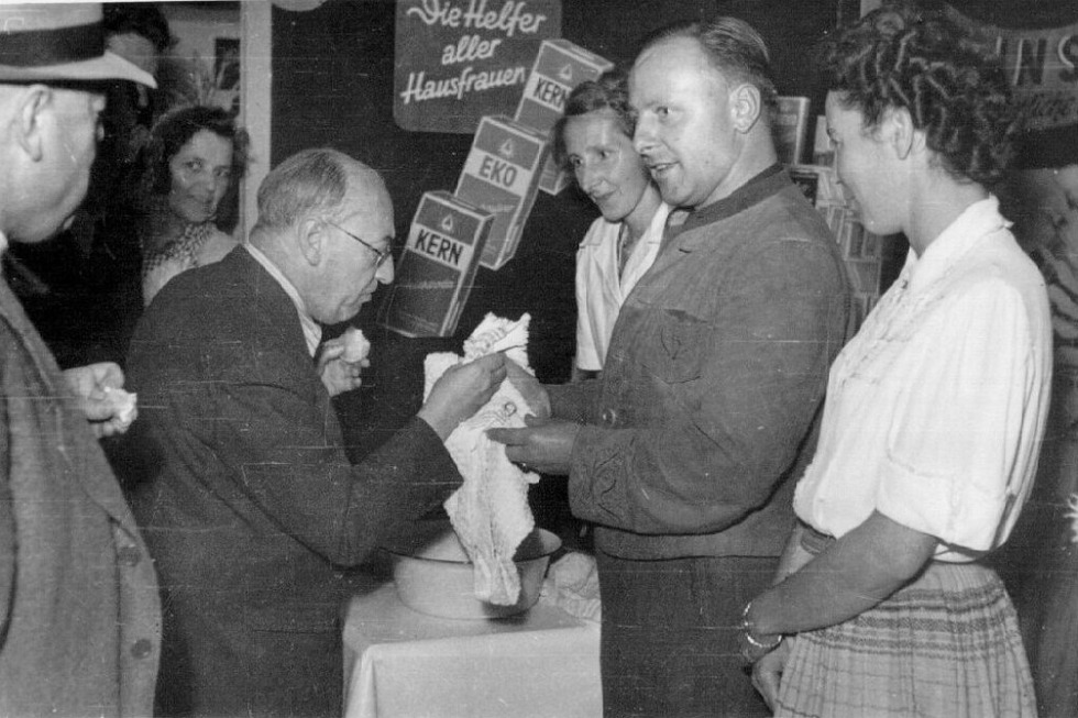 Eberhard Kern blickt im Museum im Ritterhaus auf die wechselvolle Geschichte der Offenburger Seifenfabrik Kern - Badische Zeitung TICKET