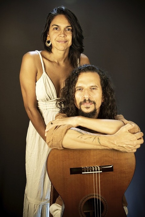 Carol Andrade und Alex Maia machen auf ihrer Europa-Tournee in der Dorfmitte in Holzen Halt - Badische Zeitung TICKET