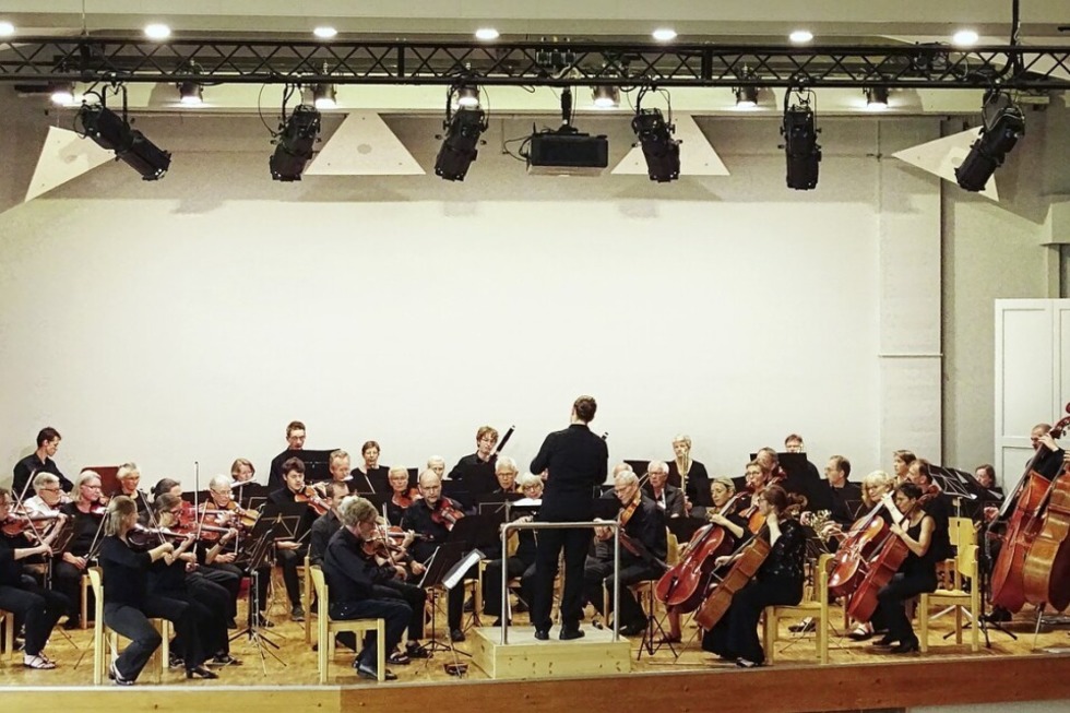 Die Freiburger Orchestergesellschaft ldt zum Herbstkonzert in die Zachuskirche Freiburg ein - Badische Zeitung TICKET