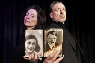 Marianne Blum und Thomas Linke kommen mit der szenischen Lesung "Anne Frank vs. Adolf Hitler" ins Parktheater Lahr