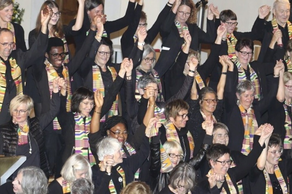 Der Ortenauer Gospelchor Swinging Spirit gibt ein Benefizkonzert in der Kirche St. Jakobus in Schutterwald - Badische Zeitung TICKET