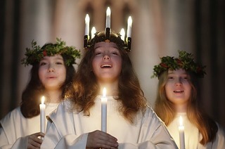 Die Mdchenkantorei Basel folgt dem schwedischen Brauchtum zum Gedenktag der heiligen Lucia