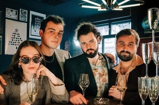 yara | Falschgeld - Dreckiger Indie-Pop-Rock und Polkaparty im Doppelpack