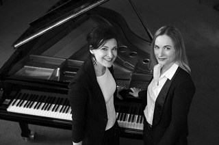 Anna Anstett und Sandra Urba geben ein vierhndiges Klavierkonzert in Offenburg-Weier