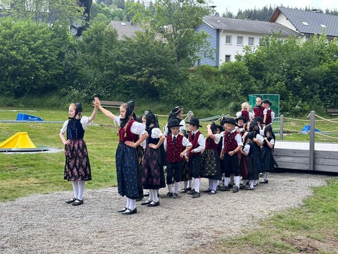 Auftritt der Kindertrachtentanzgruppe Falkau - Feldberg - 08.06.2025 11:00