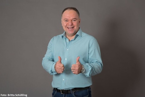 Serhat Dogan - &#8222;Lachkrfte gesucht&#8220; - Serhat Dogan - &#8222;Lachkrfte gesucht&#8220; - Bonn - 30.05.2026 20:00