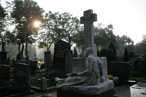 Schtze der Friedhofskultur - Engel & Persnlichkeiten im Frther Friedhof - Frth - 01.11.2025 11:00