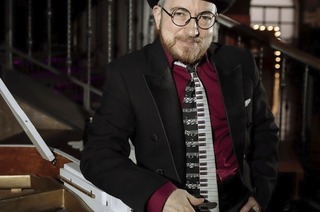 Der Jazzpianist Mike Kaufmann-Portnikov spielt im Evangelischen Gemeindezentrum Kirchzarten