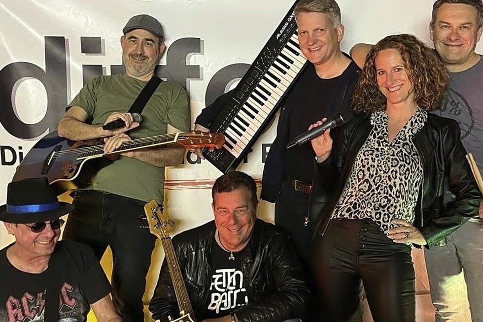 Die Band Different spielt in der Cocktailbar Zur Post in Emmendingen Rockklassiker - Badische Zeitung TICKET