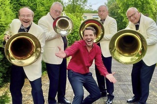 Kika Moderator Juri Tetzlaff und das Melton Tuba-Quartett geben ein Familienkonzert in der Reithalle Offenburg