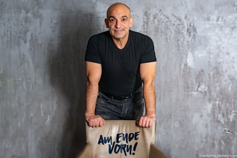 Am Ende vorn - Das neue Kabarett-Programm von und mit Django Asl - Bobingen - 27.09.2025 20:00