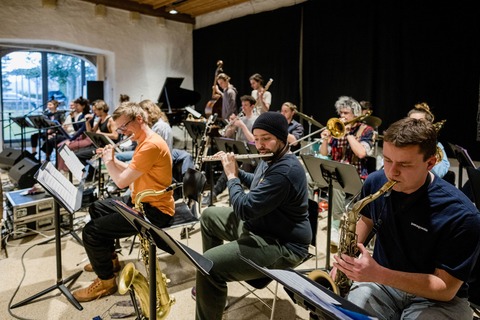 JugendJazzOrchester.CH und Constellation Big Band - auf Jubilumstour: 1,5 - Manche mgens HEISS - Freiburg - 10.03.2025 20:00