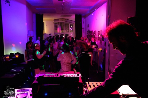 Die Early Bird Party: Der frhe Vogel tanzt den Beat - Mit DJ Louie Prima - BERLIN - 09.05.2025 19:00