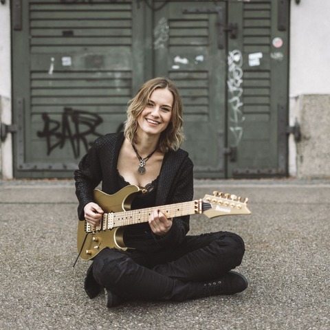 YASI HOFER - BETWEEN THE LINES TOUR - Frankfurt am Main - 11.12.2025 20:00
