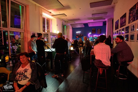 Barabend - Get Together-Be Together - Ohne groen Schnick Schnack: quasseln, lachen, kickern, darten und dabei einen Drink geniessen - BERLIN - 18.06.2025 19:00