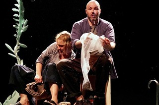 Zwei im Fluss - Material- und Bildertheater