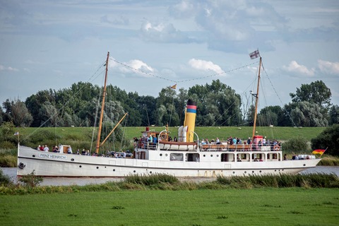 Emsrundfahrt von Leer (Hafenpromenade) Richtung Papenburg und zurck - Leer (Ostfriesland) - 28.06.2025 14:00