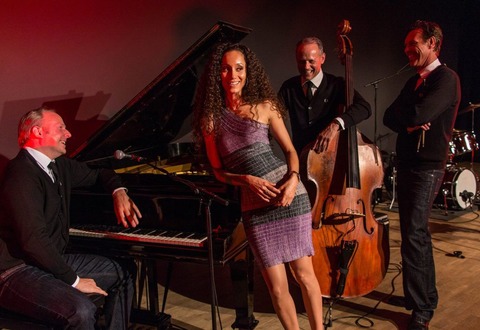 4 to the Bar - - Feel Pretty! - - Langen - 23.08.2025 19:30
