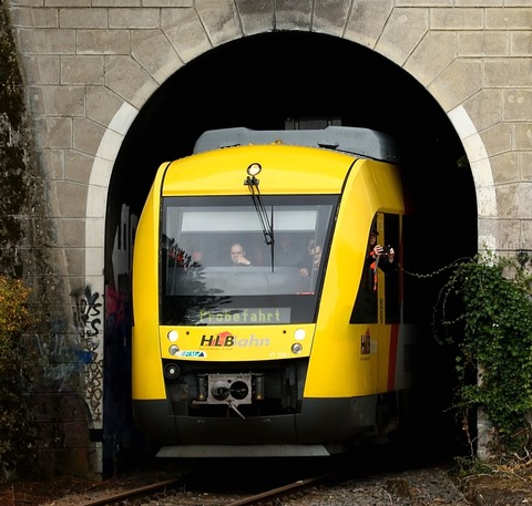 Pendelverkehr am Sekttag - 5. Fahrt von Mainz Hbf zum Schloss Henkell - Mainz - 10.05.2025 16:25