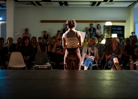 Lit Lab Spezial: Schreibcouch-Finale - Lese-Performance der jngsten Literaturhaus-Autor*innen - Freiburg - 11.07.2025 18:00