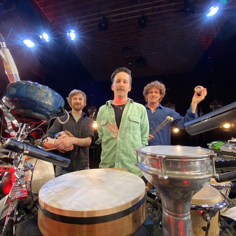 Simon Popp Trio: Sphren, Klnge, Songs und 3 Schlagzeuger - Forchheim - 02.10.2025 19:00
