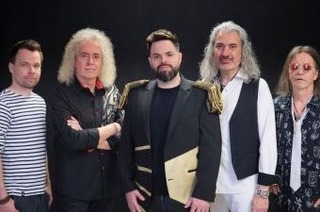 We Rock Queen - Best of Queen - The Show goes on!