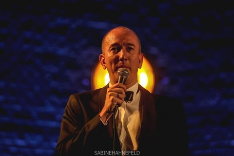 Chris Hopkins SWINGING CHRISTMAS - Deutsche und internationale Weihnachtslieder im swingend-eleganten Gewand - Kln - 09.12.2025 19:30