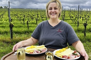 Die Landfrauen Opfingen laden mit dem Winzerkreis Opfingen zum traditionellen Spargel- und Weinfest ein
