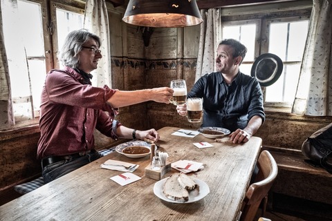 Zwei Gulasch und zwei Seidl Bier - Schwabbruck - 04.07.2025 20:00