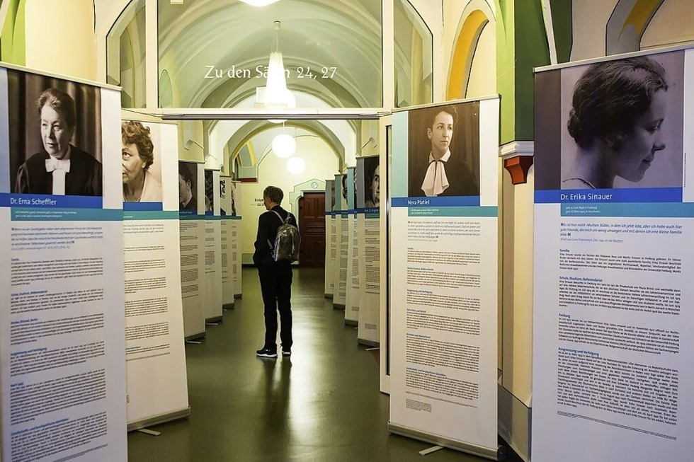Im Verwaltungsgericht ist die Wanderausstellung &#8222;Jdische Juristinnen und Juristinnen jdischer Herkunft&#8220; zu sehen - Badische Zeitung TICKET