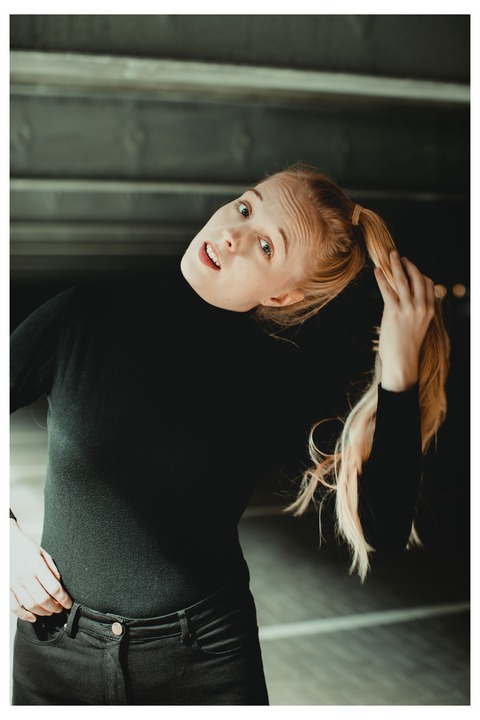 Das kunstseidene Mdchen - Premiere: Ein Solo-Theaterstck mit Christina Wouters - Krefeld - 19.07.2025 19:00
