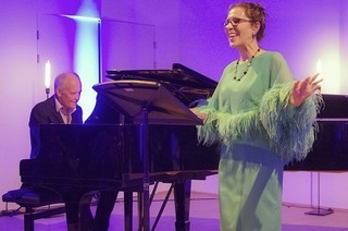 Sngerin Sylvia Nopper und Pianist Paul Suits prsentieren am Sonntag, 18. Mai,um 19 Uhr im Haus der Begegnung in Grenzach ein unterhaltsames Potpourri rund um den ESC.
