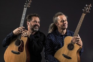 Zum Mitsingkonzert mit Coco und Lorenz Buchholz von der Freiburger Band The Brothers ldt die Haslacher Wundertte ein