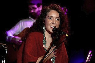Im Salmen in Hartheim gibt Judith Tellado mit ihrer Band ein Konzert