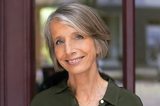 Valerie Riedesel liest im evangelischen Gemeindehaus in Neuried-Altenheim aus ihrem neuen Buch