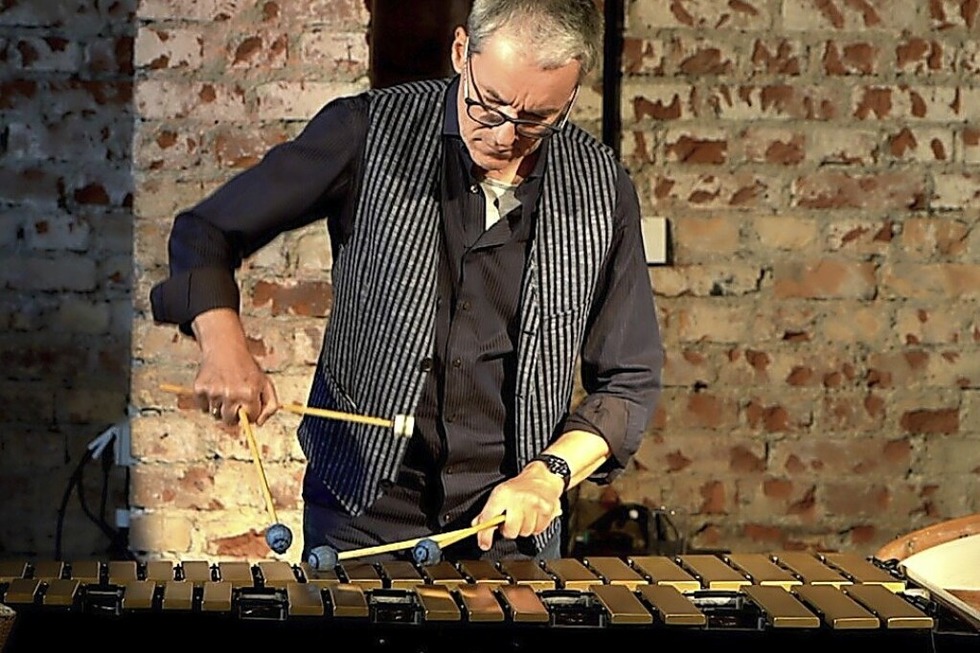 Das Freiburger Akkordeon Orchester prsentiert &#8222;Alchimia&#8220; im Kloster St.Lioba mit Michael Kiedaisch - Badische Zeitung TICKET