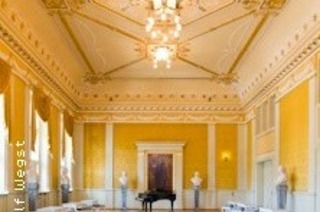 7. Foyer um drei