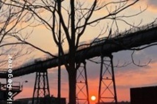 Skywalk und Phoenix West am Abend - Lichtspiele auf Stahl inkl. VRR-Fahrausweis