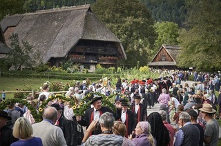 Im Schwarzwlder Freilichtmuseum Vogtsbauernhof in Gutach findet der Ortenauer Trachtentag statt