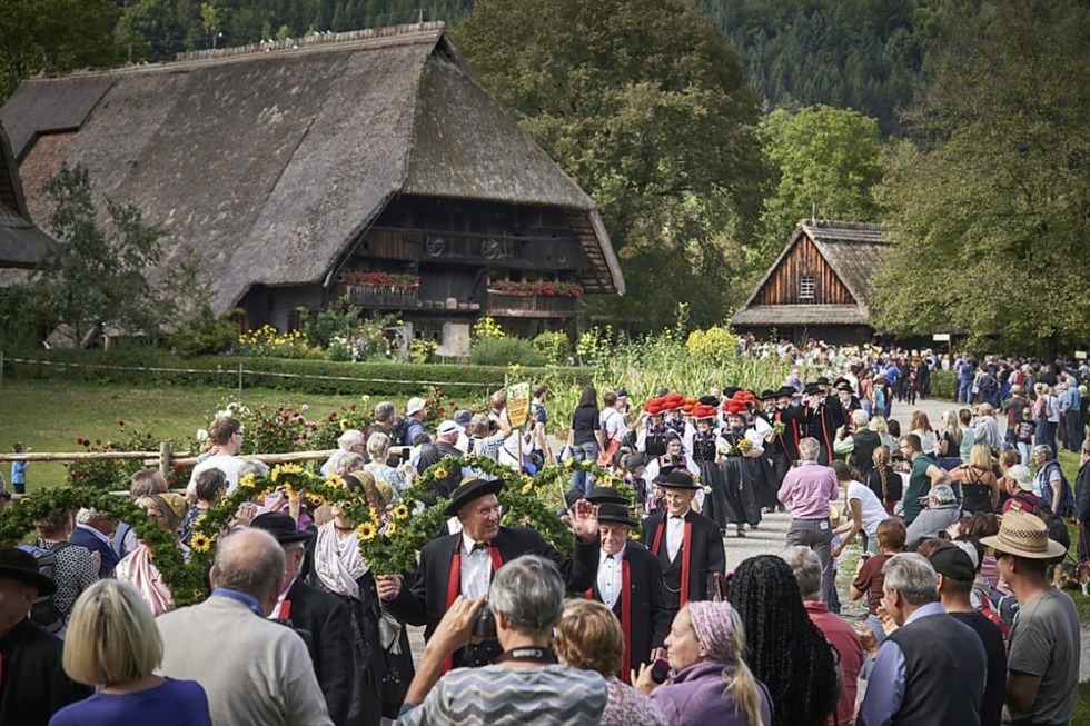 Im Schwarzwlder Freilichtmuseum Vogtsbauernhof in Gutach findet der Ortenauer Trachtentag statt - Badische Zeitung TICKET