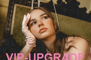 Julia Meladin - VIP UPGRADE - Perlen um den Hals