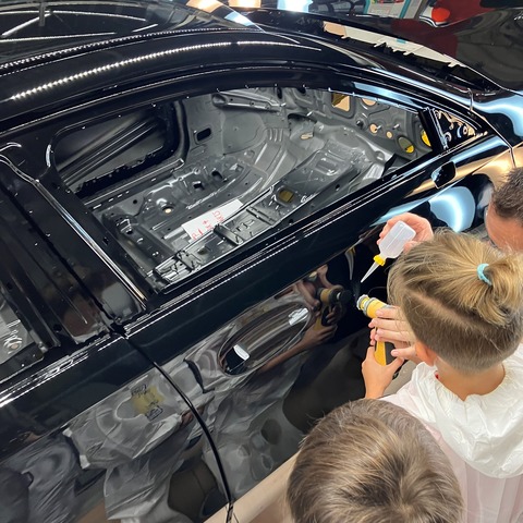 Stars for Kids: Faszination Oberflche - Automobilproduktion unter dem Stern hautnah erleben - Rastatt - 14.08.2025 08:30