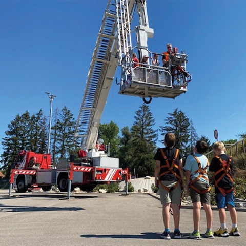 Stars for Kids: Wasser marsch bei der Feuerwehr - Ein Besuch bei der Mercedes-Benz Werkfeuerwehr - Rastatt - 18.08.2025 09:00