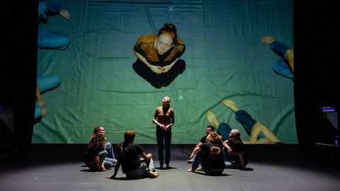 Das Huhn l�gt - Mobbing - ein Spiel? Multimediales Musiktheater von Tamara Bach �ber Schulhofspiele und Ausgrenzung - Wolfenb�ttel - 05.05.2026 10:00