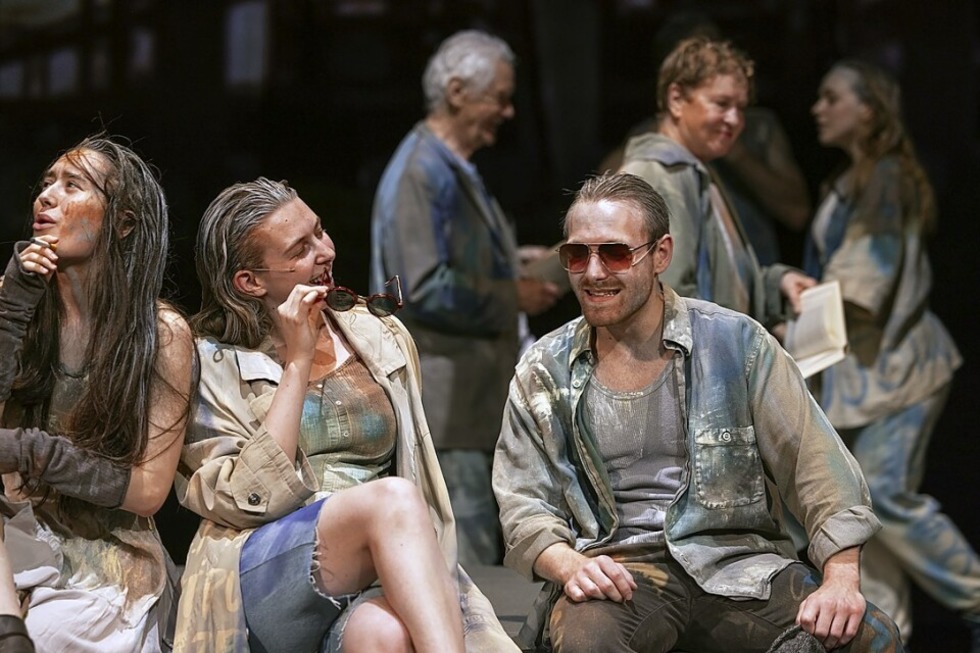 In einem Doppelabend prsentiert das Kleine Haus des Theater Freiburg die Premiere von &#8222;La Fabbrica Illuminata & Far Away&#8220; - Badische Zeitung TICKET