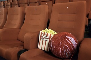 Am Weltstricktag kann im Forum Kino in Lahr gestrickt und gehkelt werden