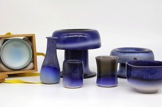 Siegert Kittel fhrt durch die Sonderausstellung "Retrospektive. Porzellan, Glas, Mobiliar, Kunst&#8220; im Museum am Lindenplatz in Weil am Rhein