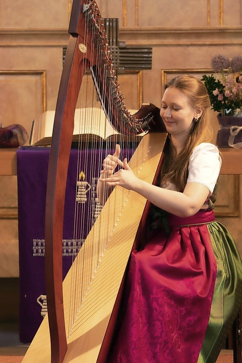 Die Harfenistin Vasilisa Zhukova bringt die Welt der keltischen Musik nach Gundelfingen - Badische Zeitung TICKET